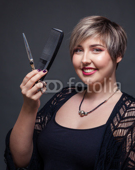Friseurin-schneidet-Haare.jpg