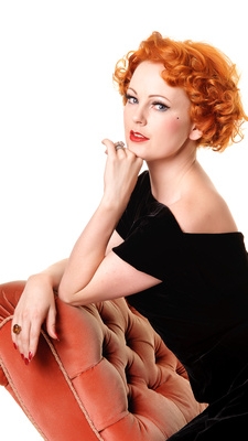 Retro_portrait_of_vintage_beauty_xs.jpg
